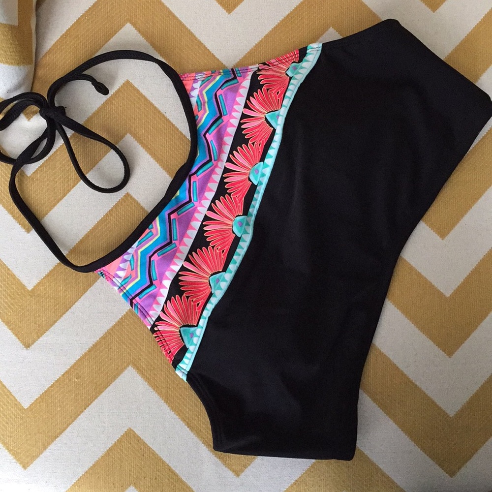 Halter bikini top